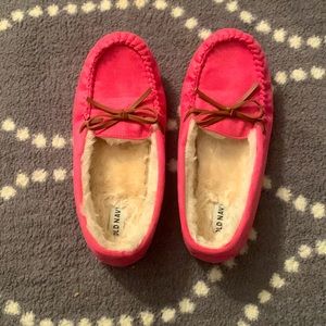 Never worn pink old navy slippers!!!! Size 9